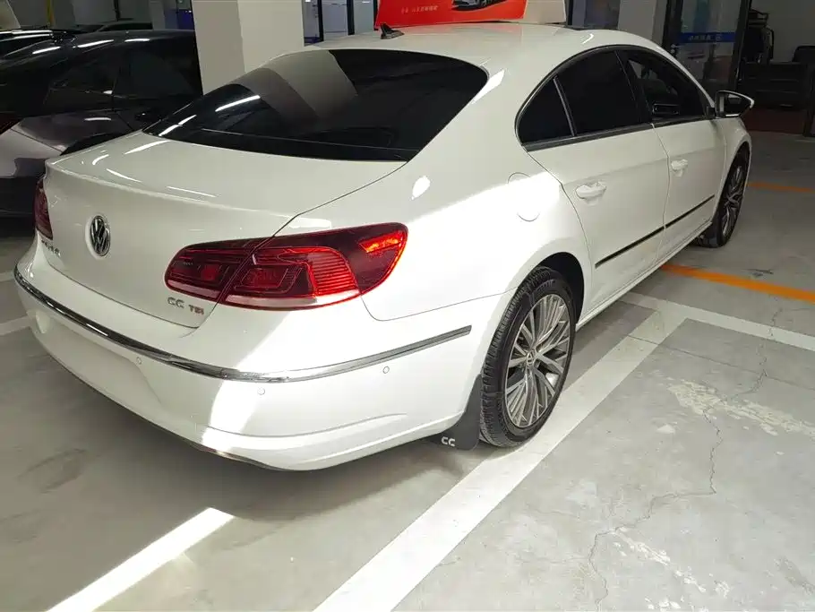 Volkswagen FAW-Volkswagen CC 2016 Model 2.0TSI Luxury фото 3