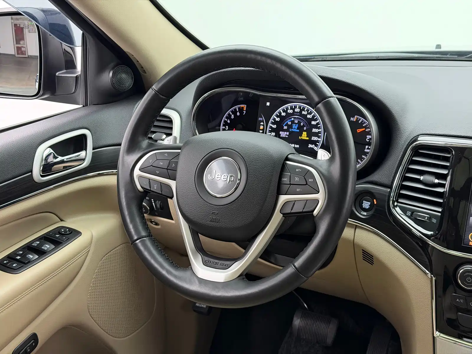 Photo 10 - Jeep Grand Cherokee (Import)