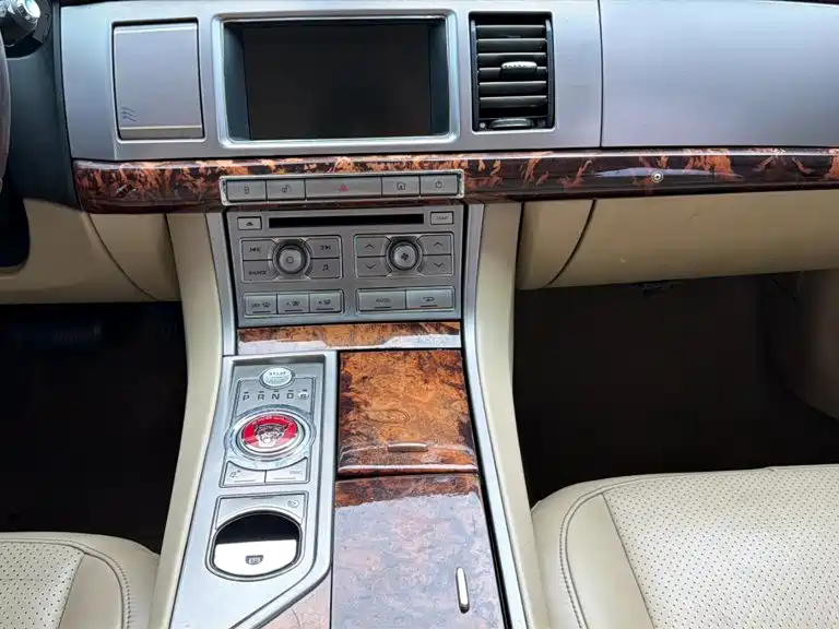 Фото 15 - Jaguar XF