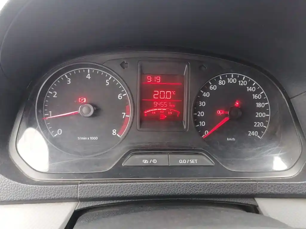 Volkswagen Jetta 2015 1.6L Manual Trend фото 12