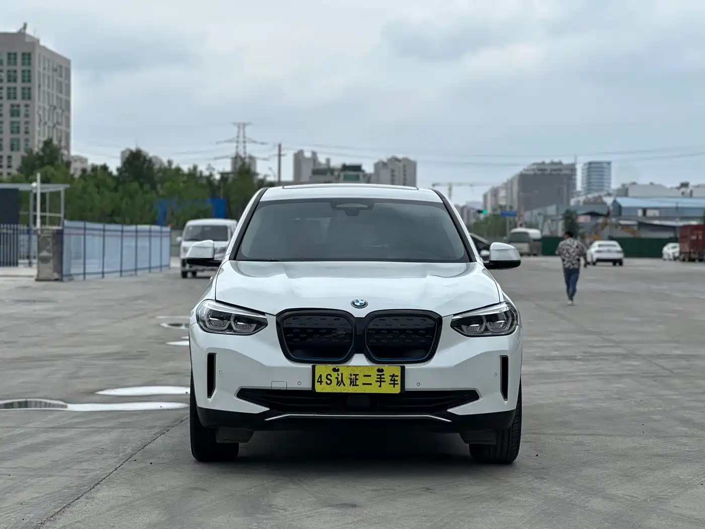 BMW iX3 2021 Leading фото 2