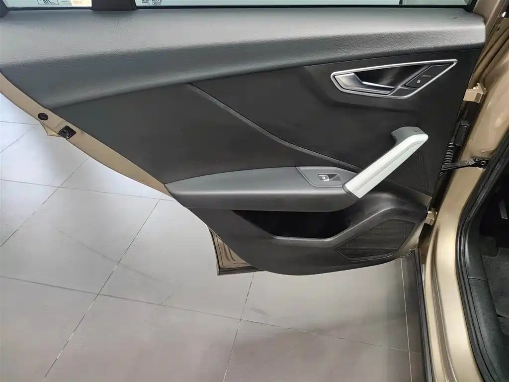 Фото 20 - Audi Q2L