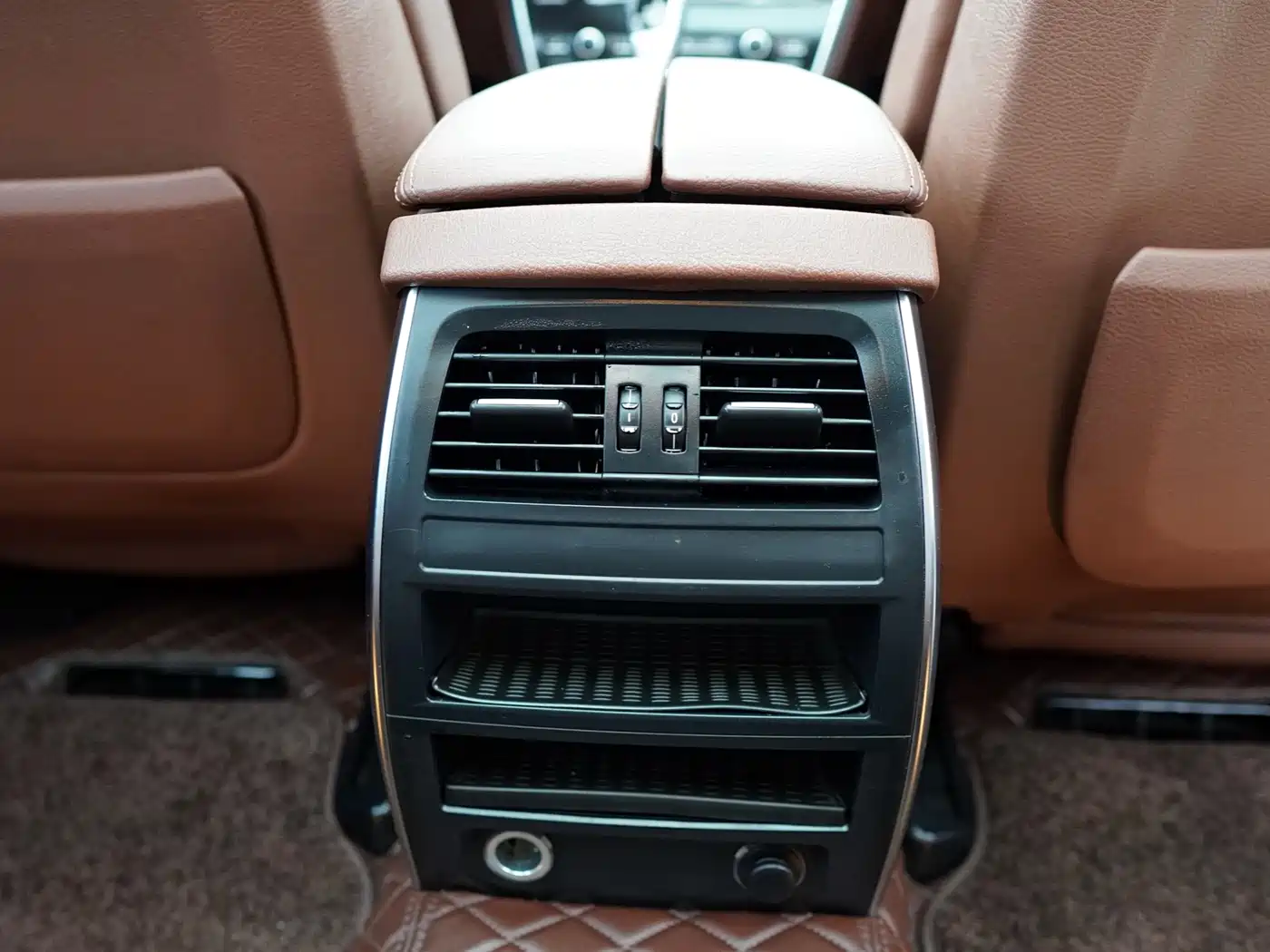 BMW 5 Series GT 2013 535i Elegance фото 26