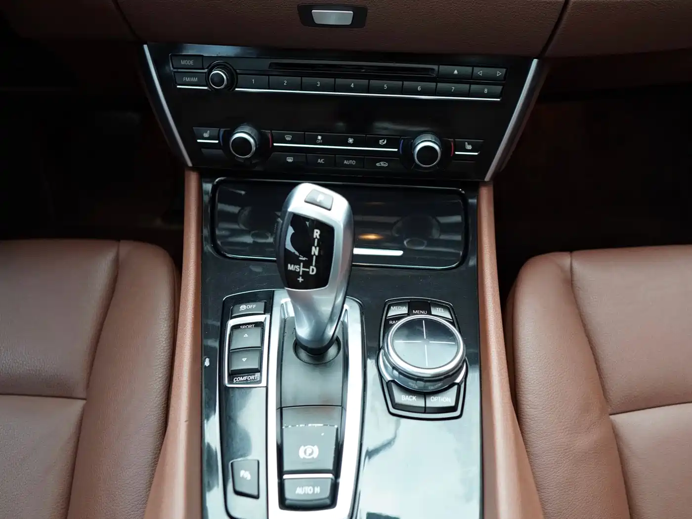 BMW 5 Series GT 2013 535i Elegance фото 10