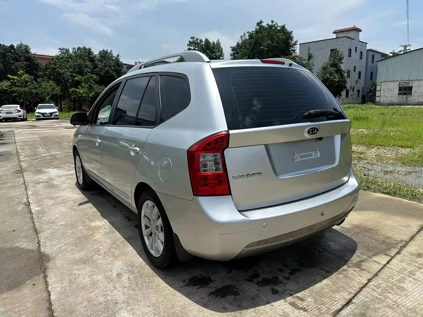 Kia Carens 2011 2011 2.0L 7-seat Automatic Comfort