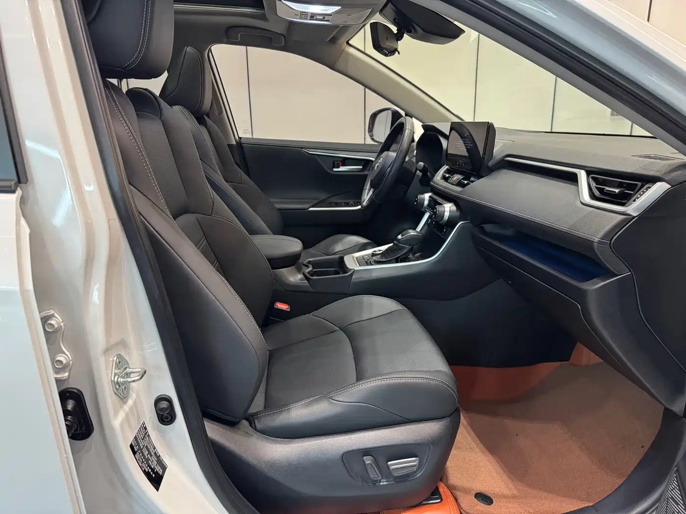 Toyota Wildlander 2023 Hybrid 2.5L E-CVT AWD Premium Edition фото 11