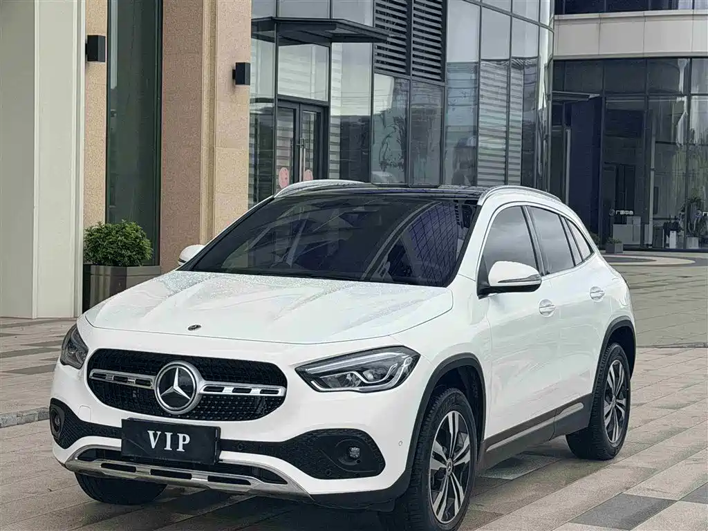 MERCEDES-BENZ GLA