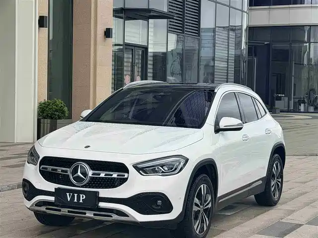 MERCEDES-BENZ GLA 2023