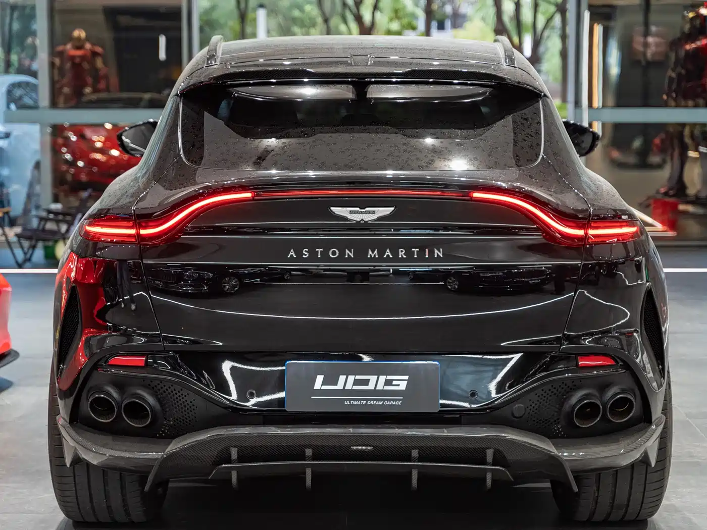 ASTON MARTIN DBX
