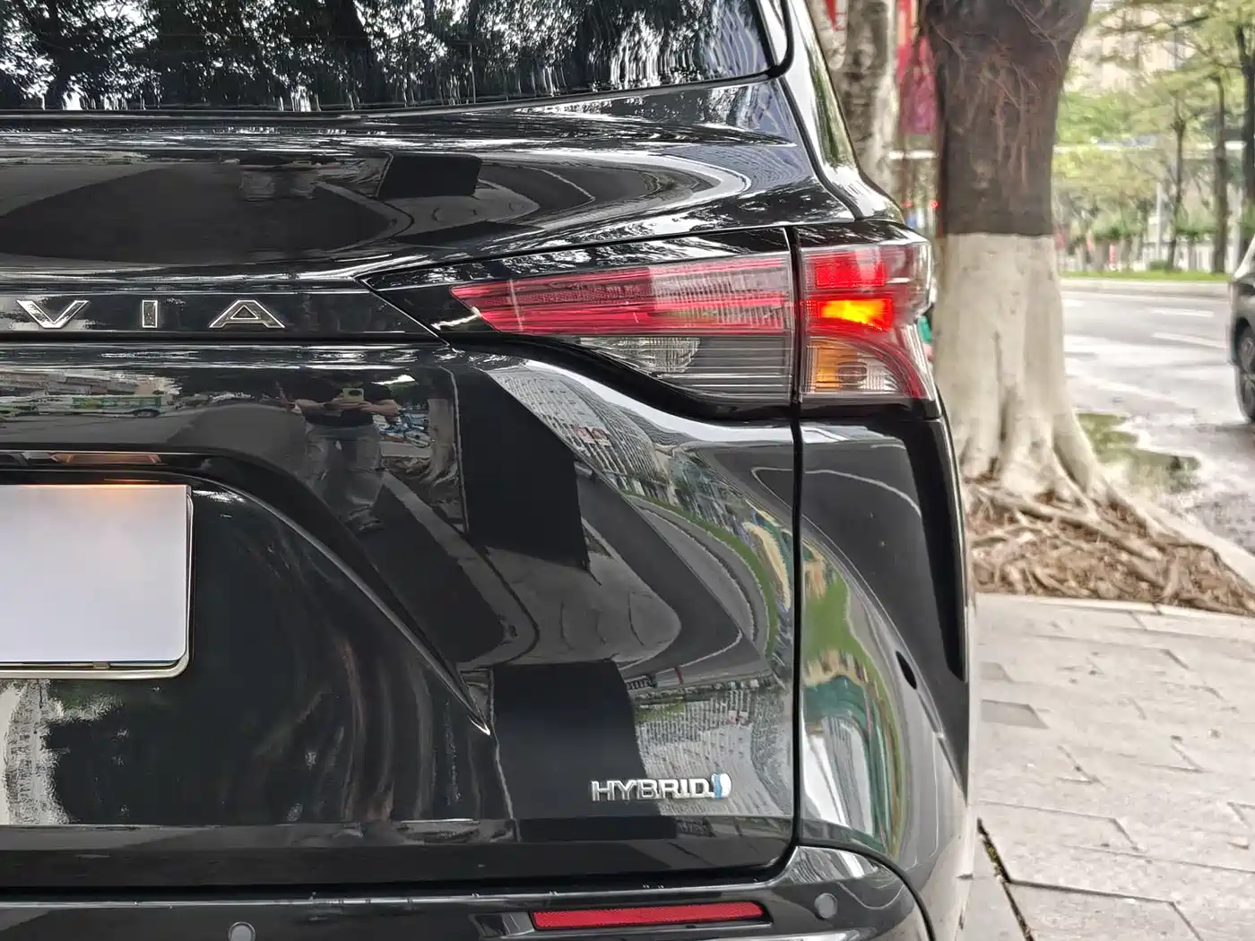 Toyota Granvia 2023 2.5L Hybrid Prestige PLUS Edition фото 19