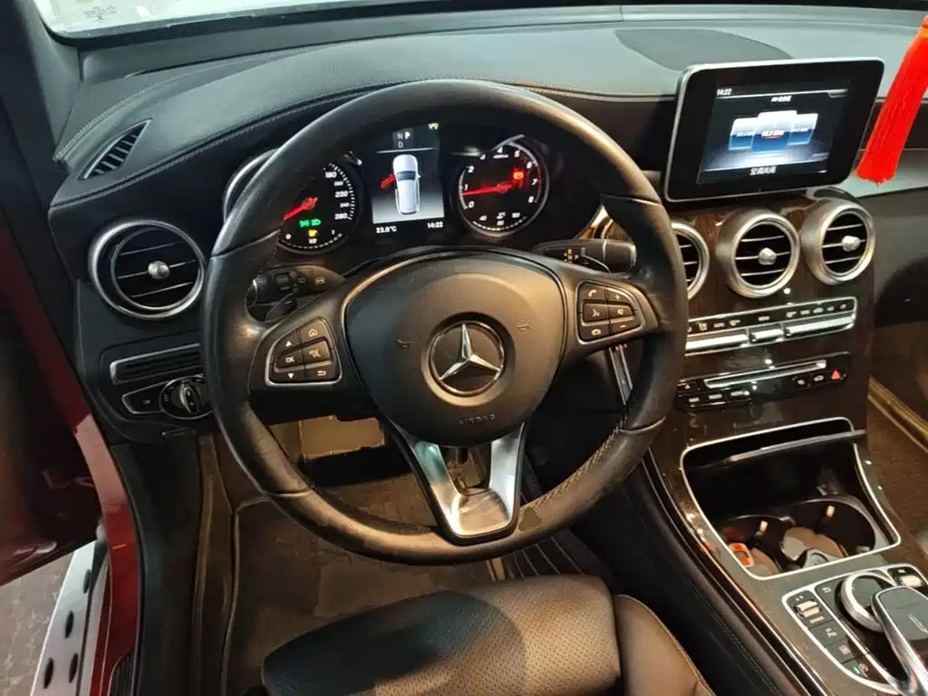 Фото 11 - Mercedes-Benz GLC