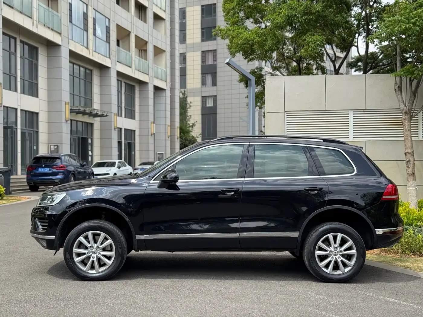 VOLKSWAGEN TOUAREG