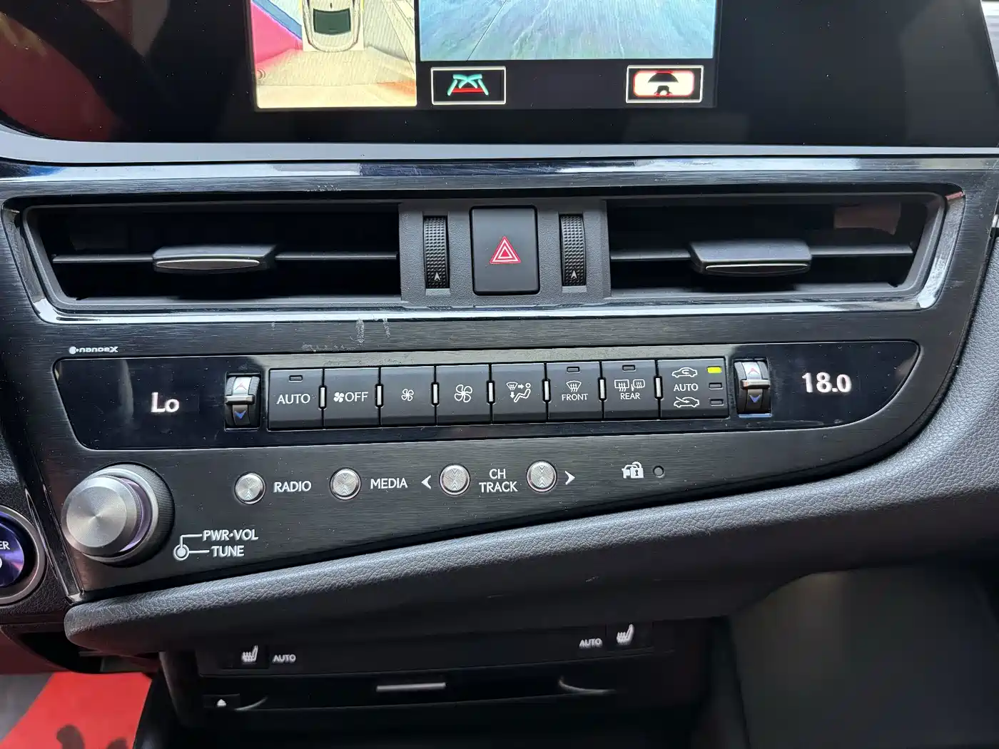 Фото 15 - Lexus ES