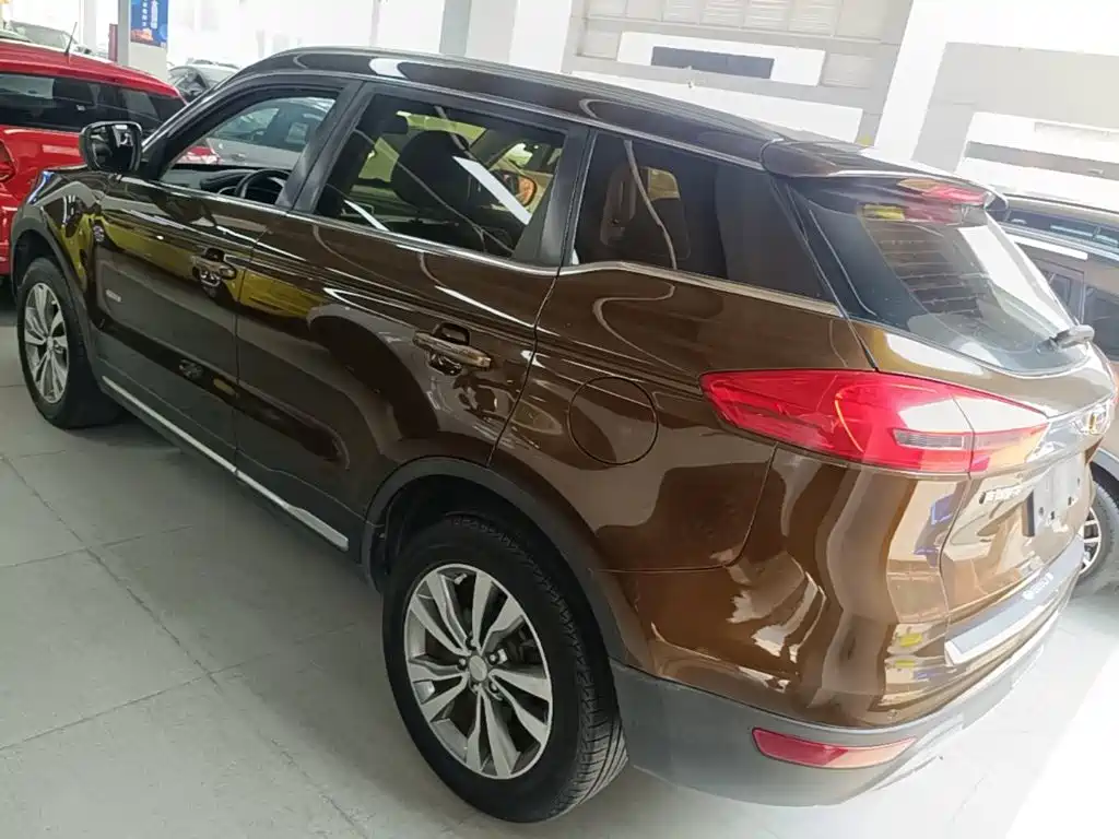Фото 5 - Geely Atlas