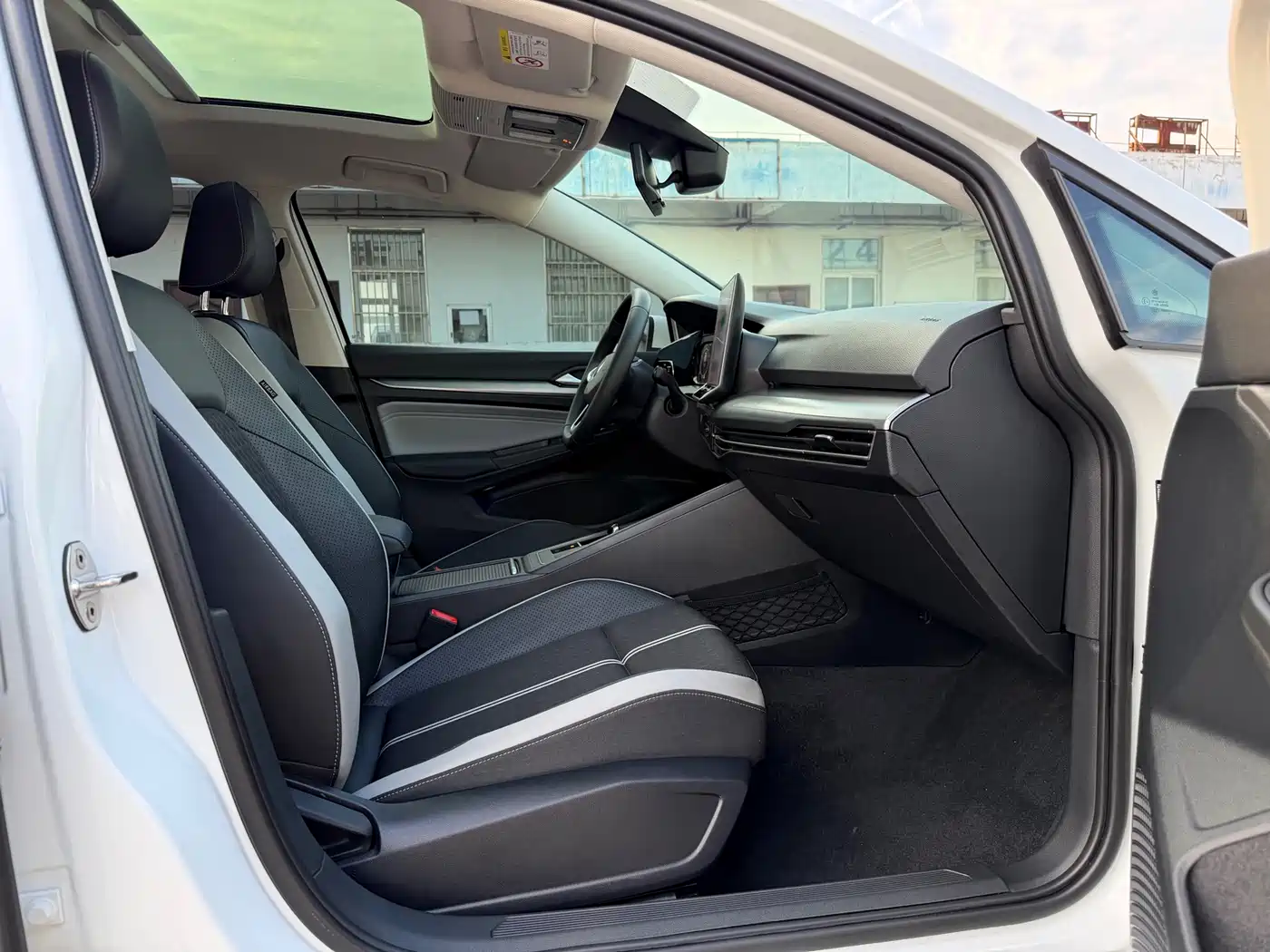 Volkswagen Golf 2025 2025 300TSI Pro