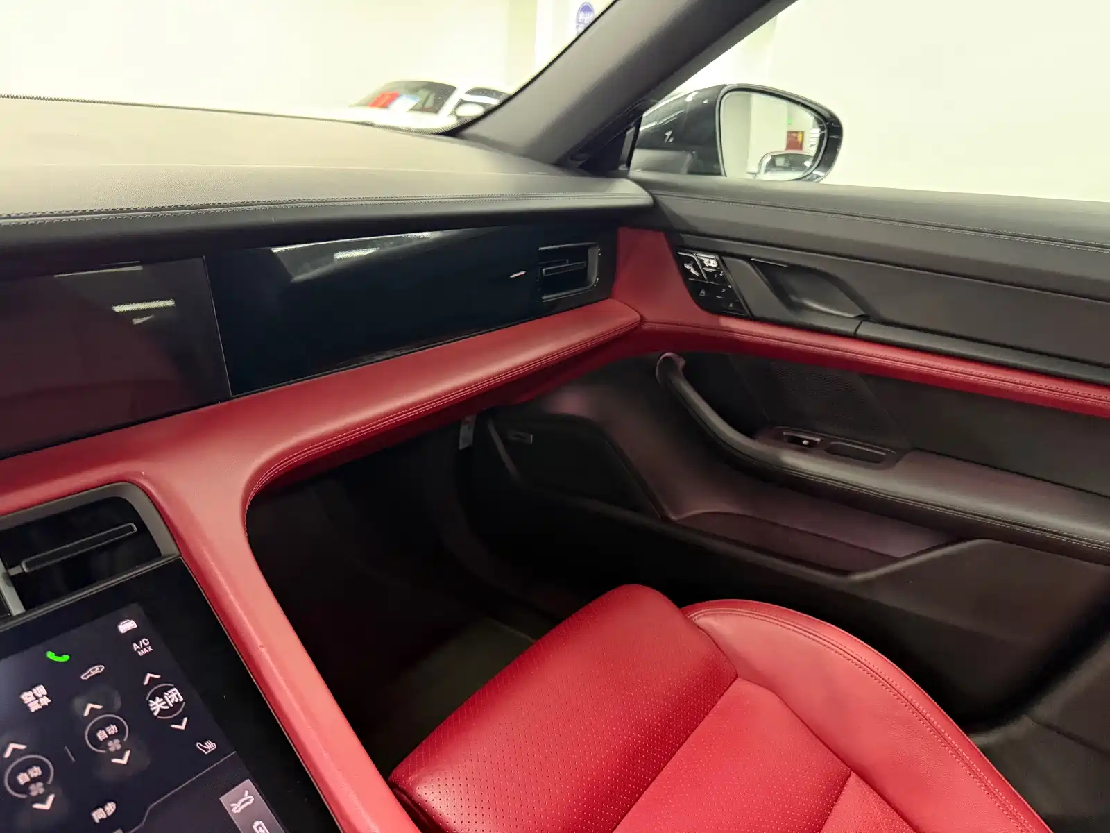 صورة 15 - Porsche Taycan