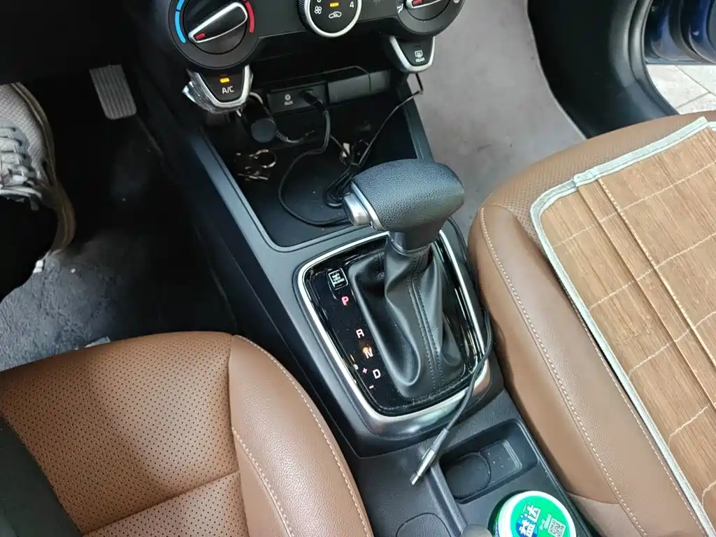 Kia KX CROSS 2018 2017 1.4L AT GLS
