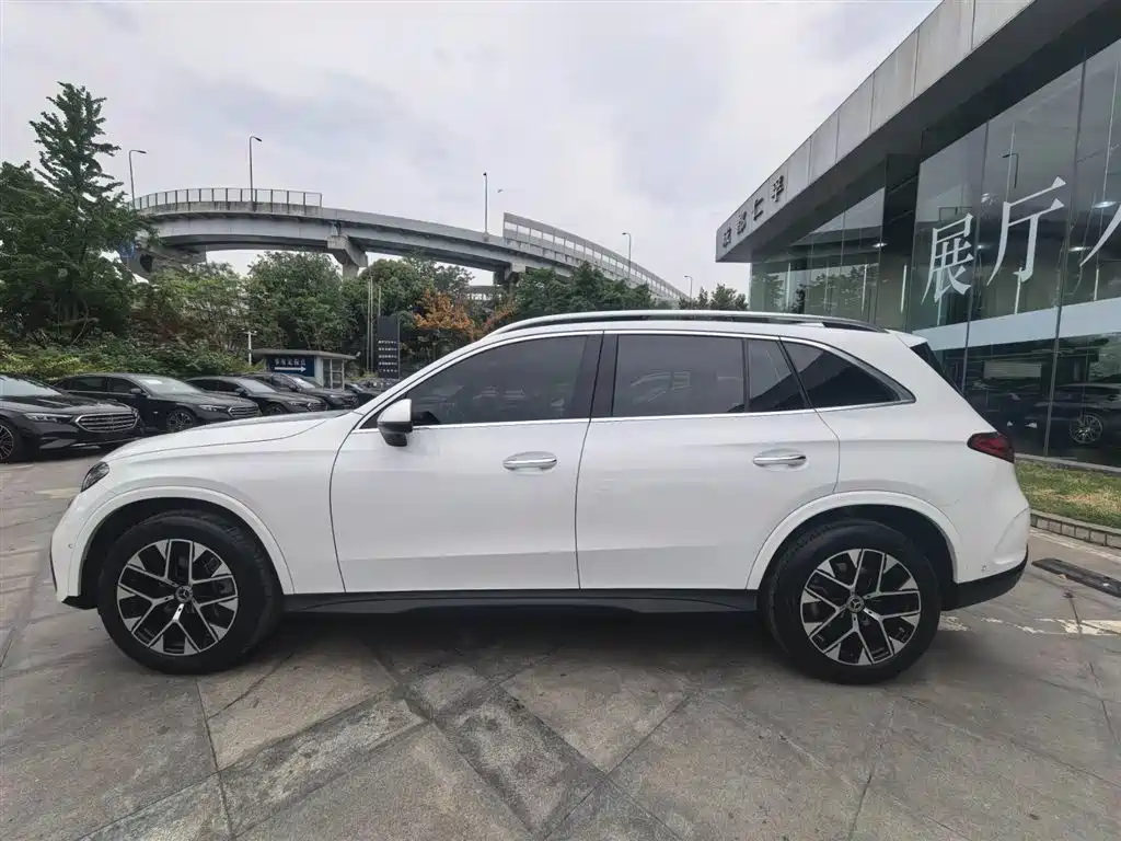 Mercedes-Benz GLC 2024 GLC 260 L 4MATIC Luxury 5-seater фото 7