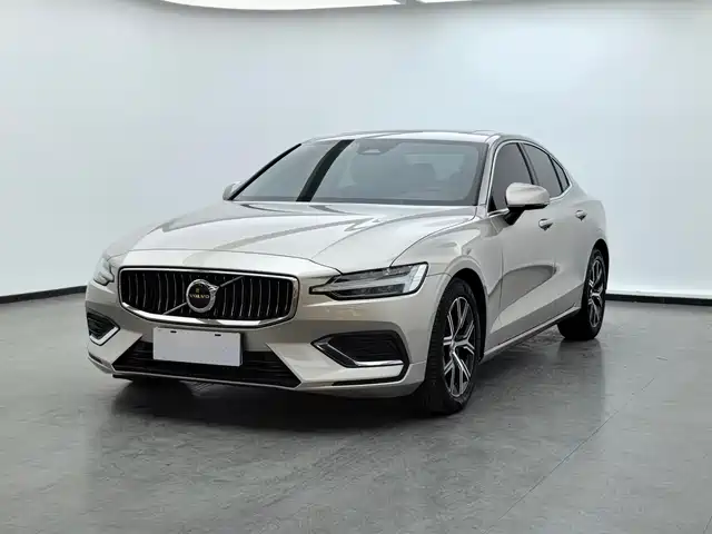 Volvo S60 2023 B4 Smart Comfort Luxury Edition — фото 1