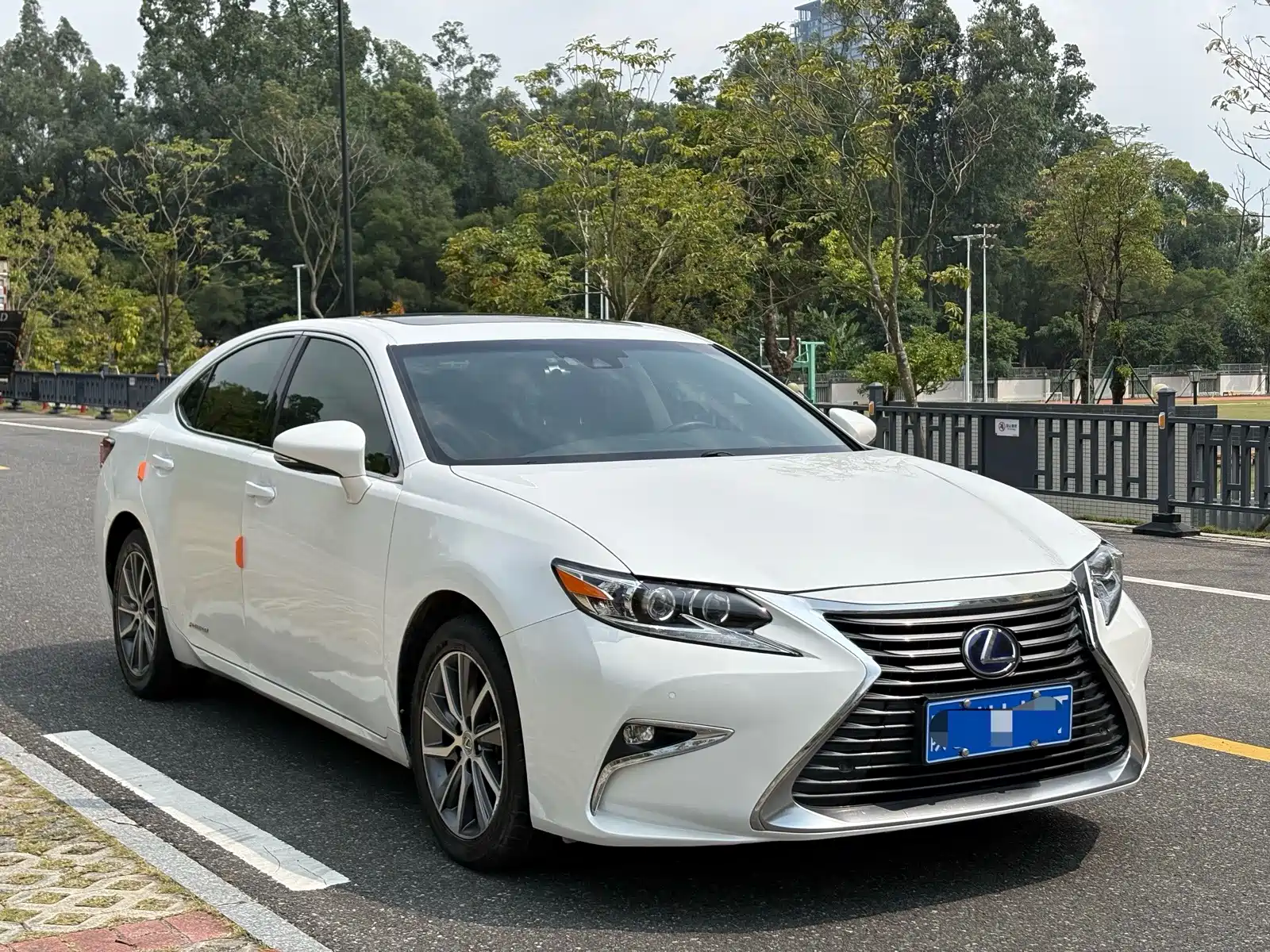 Фото 3 - Lexus ES