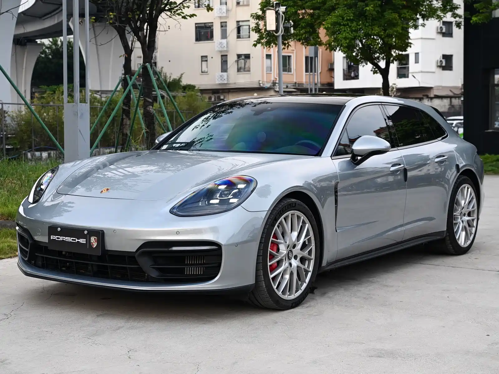 Photo 3 - Porsche Panamera