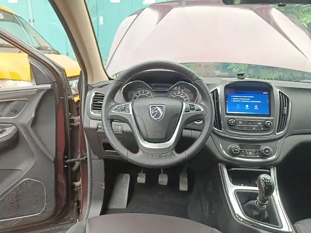 Baojun 560 2017 2016 1.5T Manual Luxury
