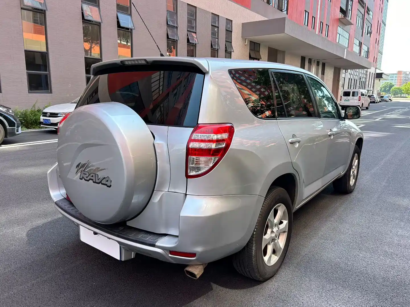 Фото 2 - Toyota RAV4