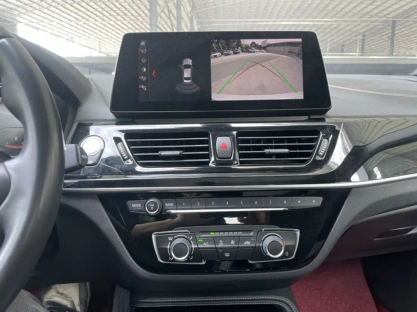 BMW 1 Series 2022 120i M Sport Shadow Edition фото 10