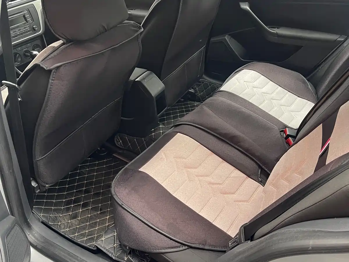 Volkswagen Lavida 2015 1.6L Automatic Trend Edition фото 9