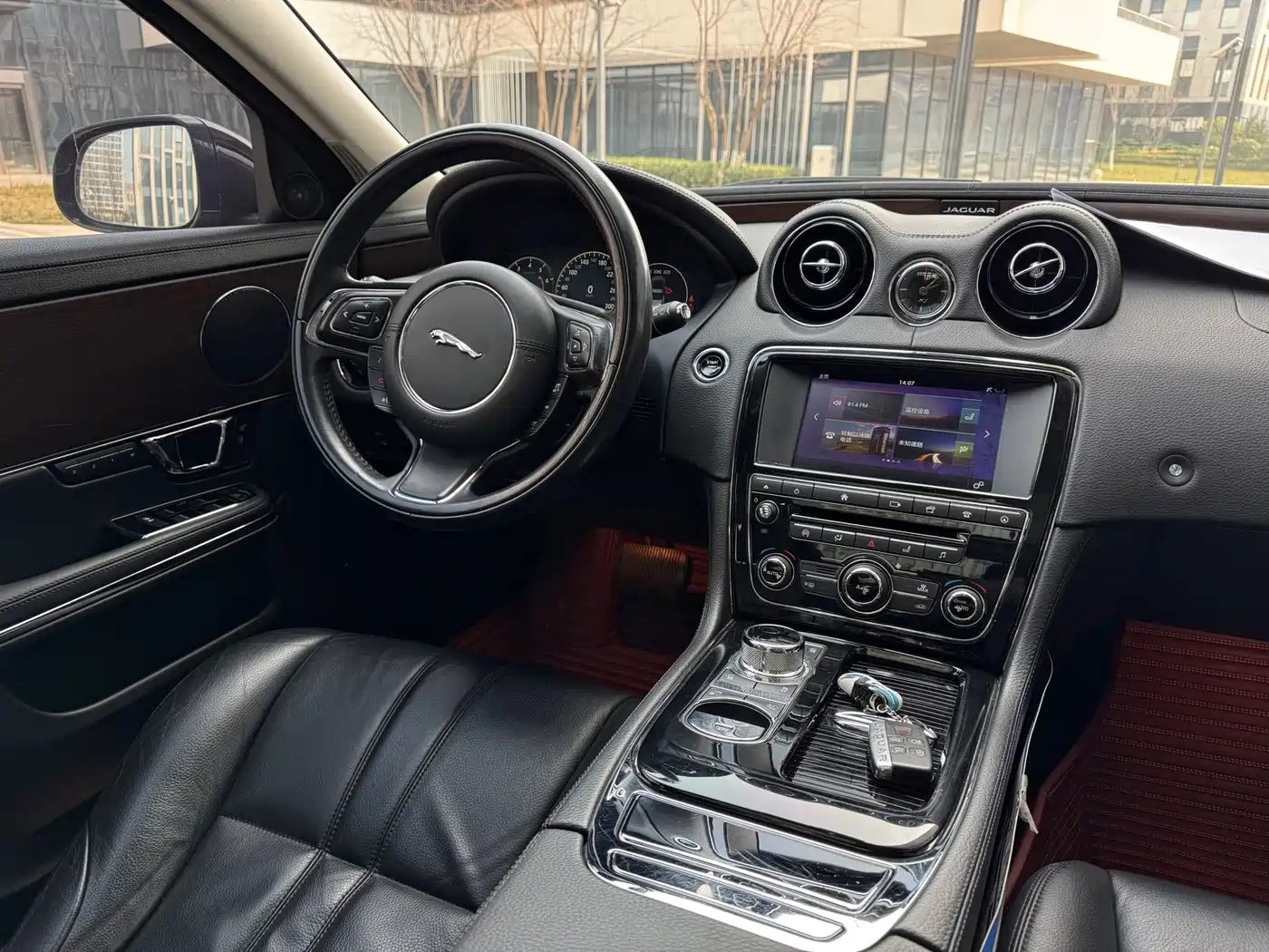 JAGUAR XJ