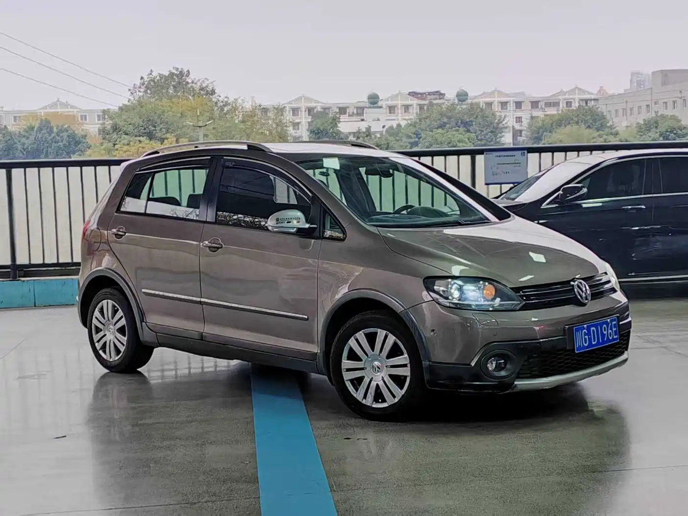 Volkswagen Golf (Import) 2011 1.4TSI Cross Golf фото 2