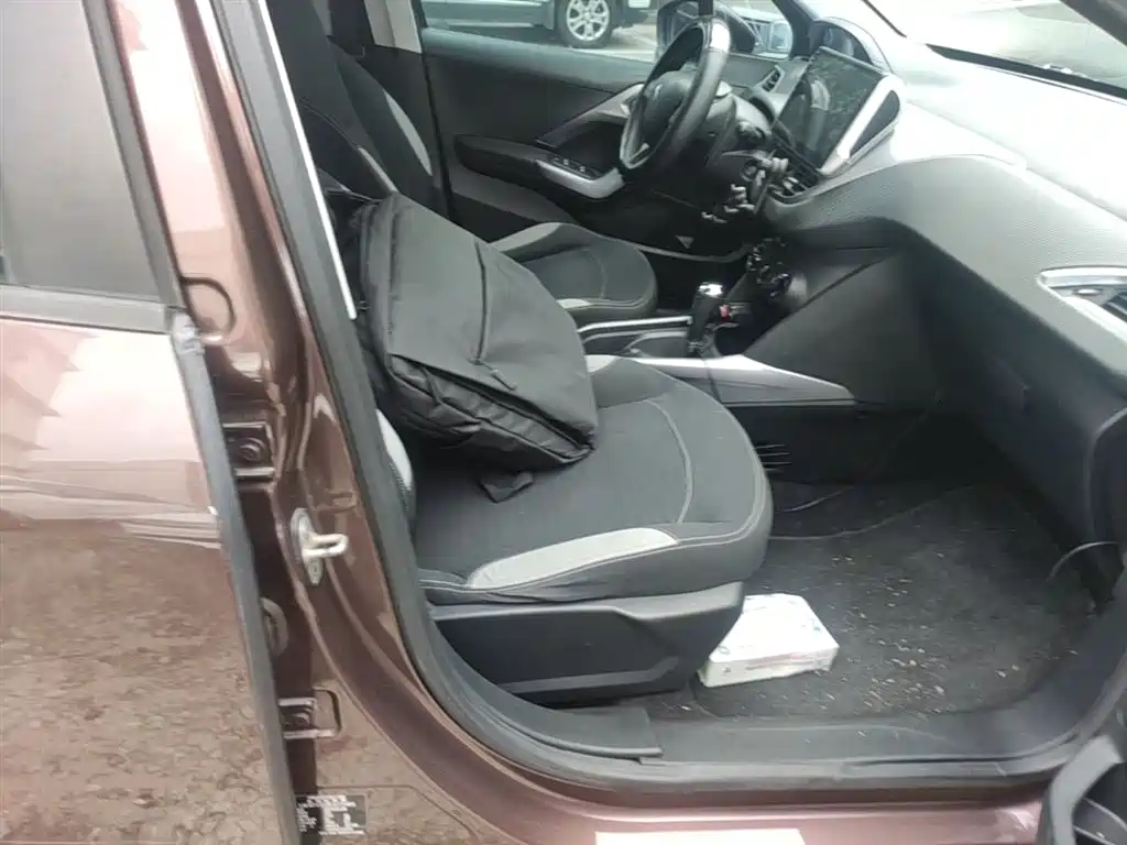 Peugeot 2008 2014 1.6L Automatic Trend Edition фото 25
