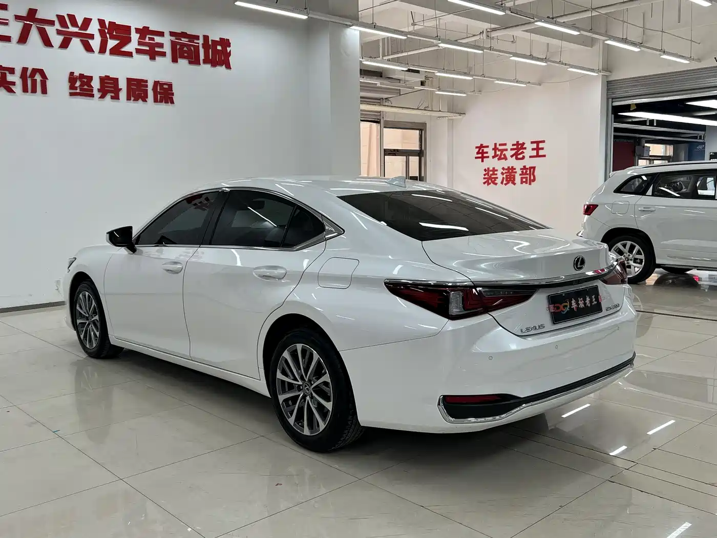Lexus ES 2021 200 Excellence Edition фото 5