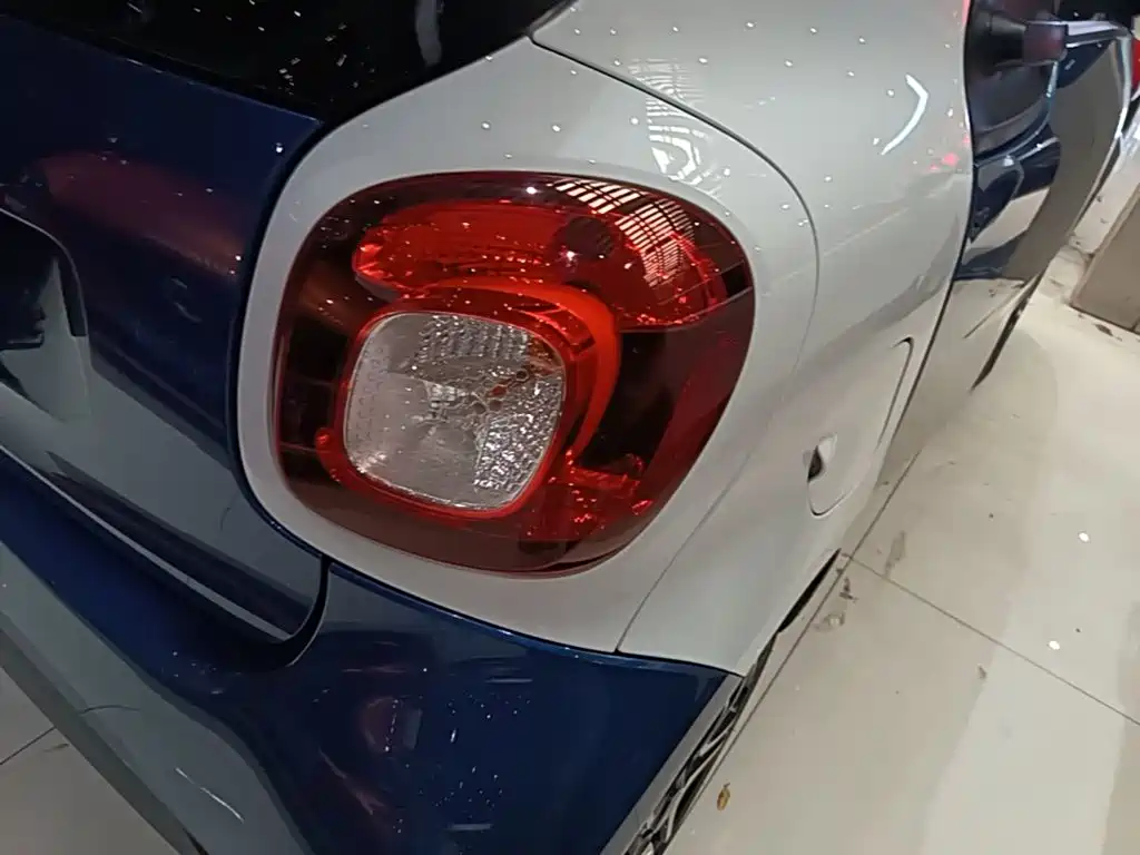smart fortwo 2019 2019 0.9T 66kW Hardtop Pioneer Edition China VI