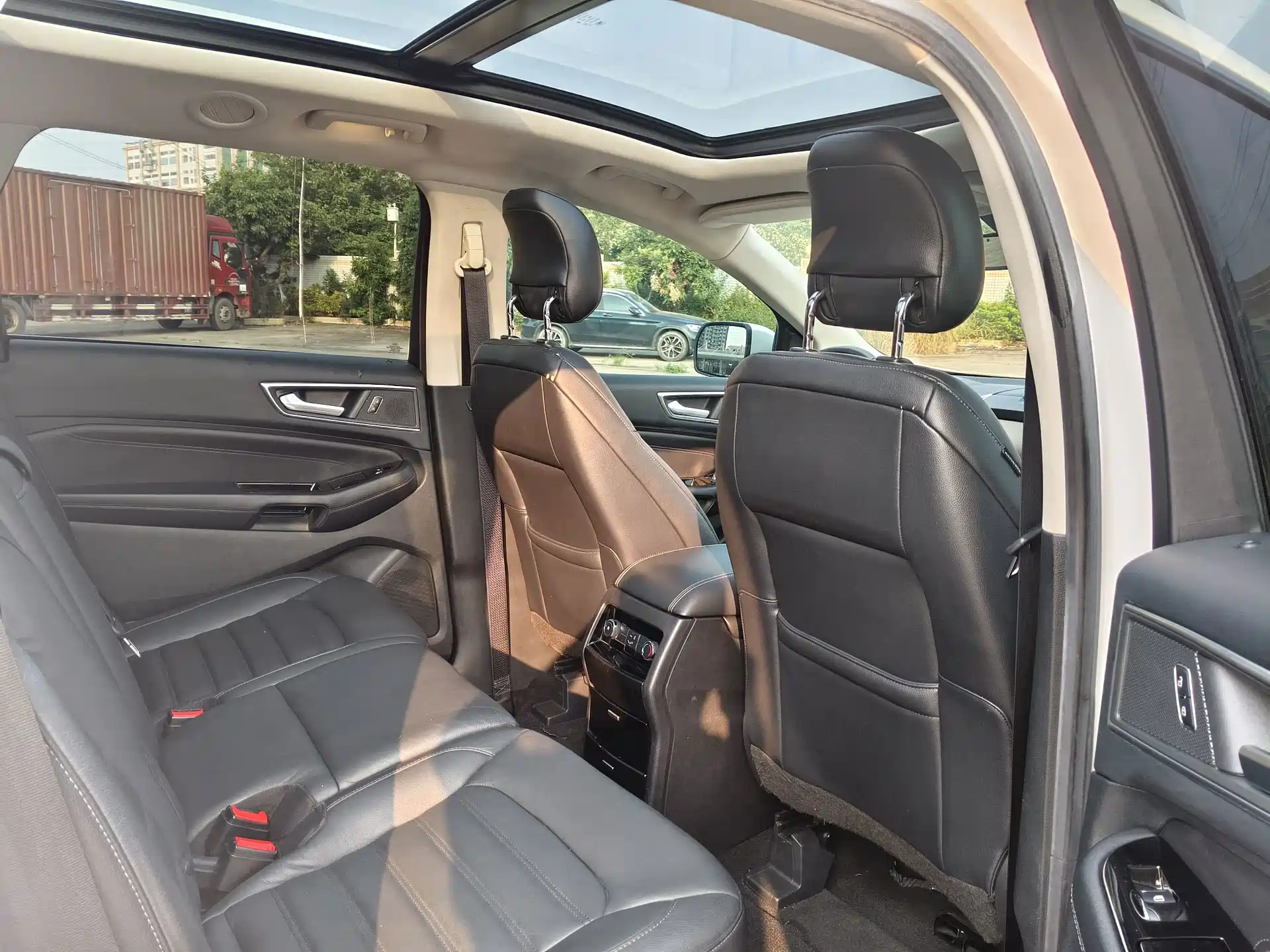 Фото 11 - Ford Edge
