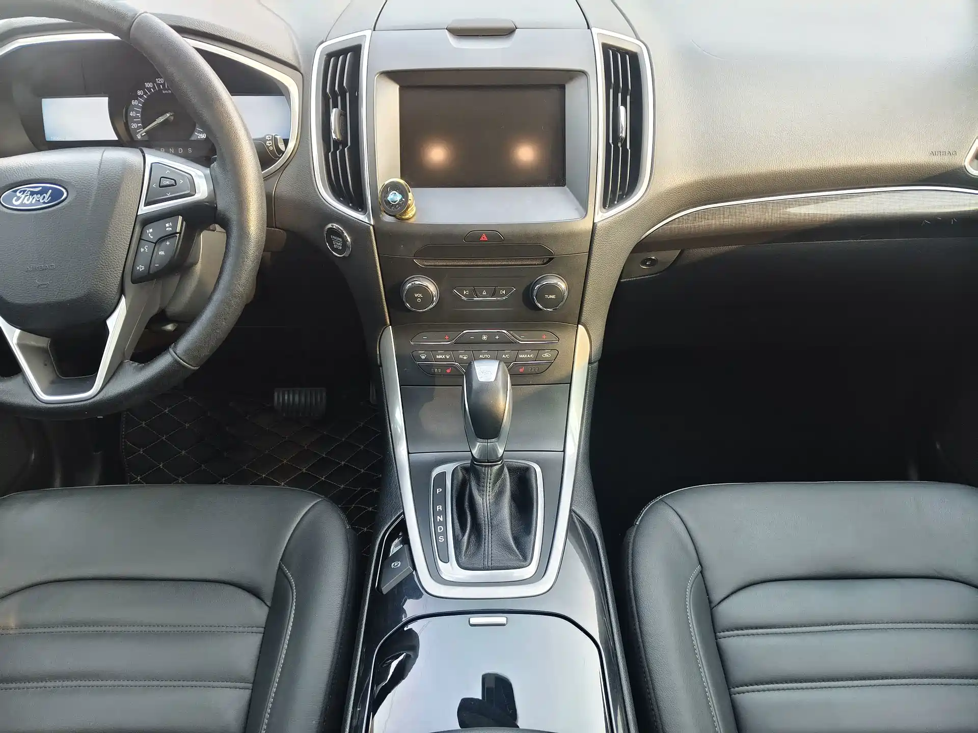 Фото 16 - Ford Edge