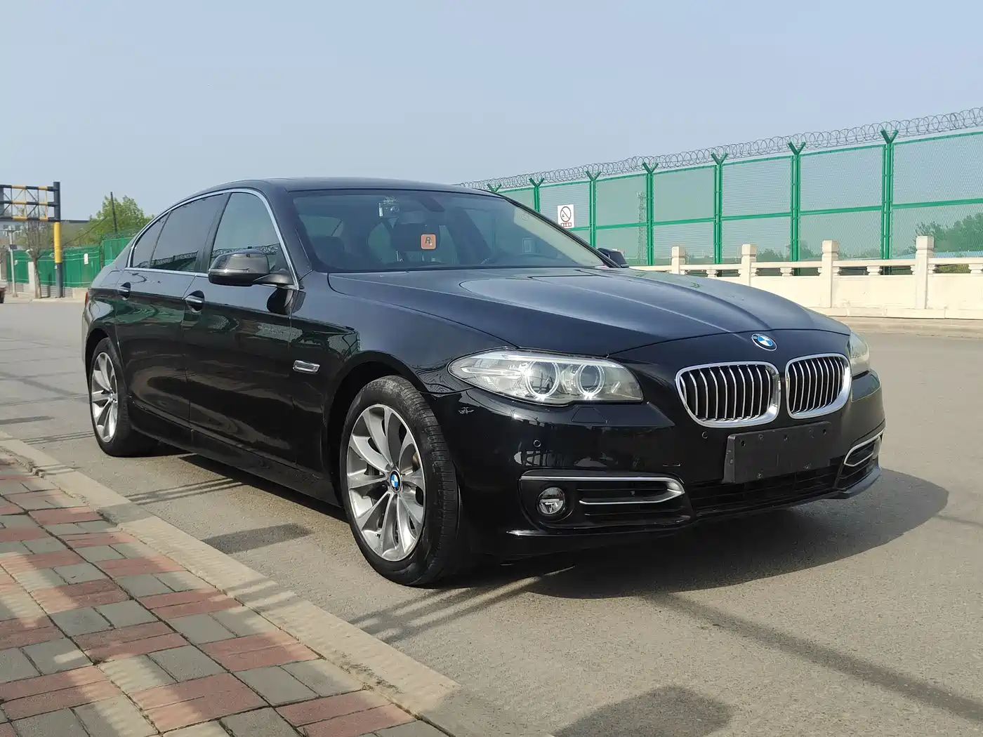 BMW 5 Series 2017 525Li Leading Edition фото 3