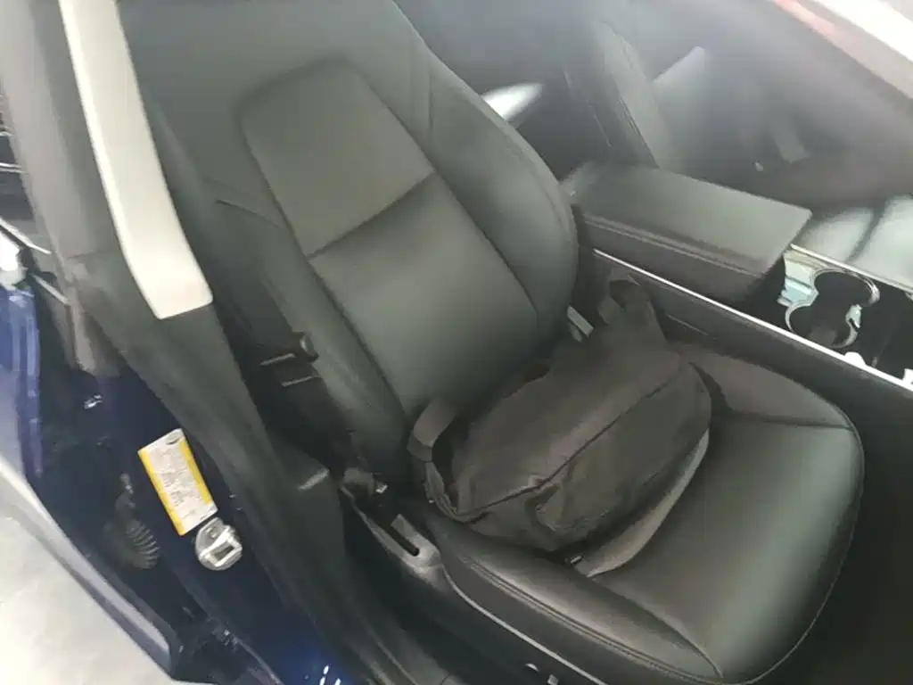 Фото 18 - Tesla Model 3