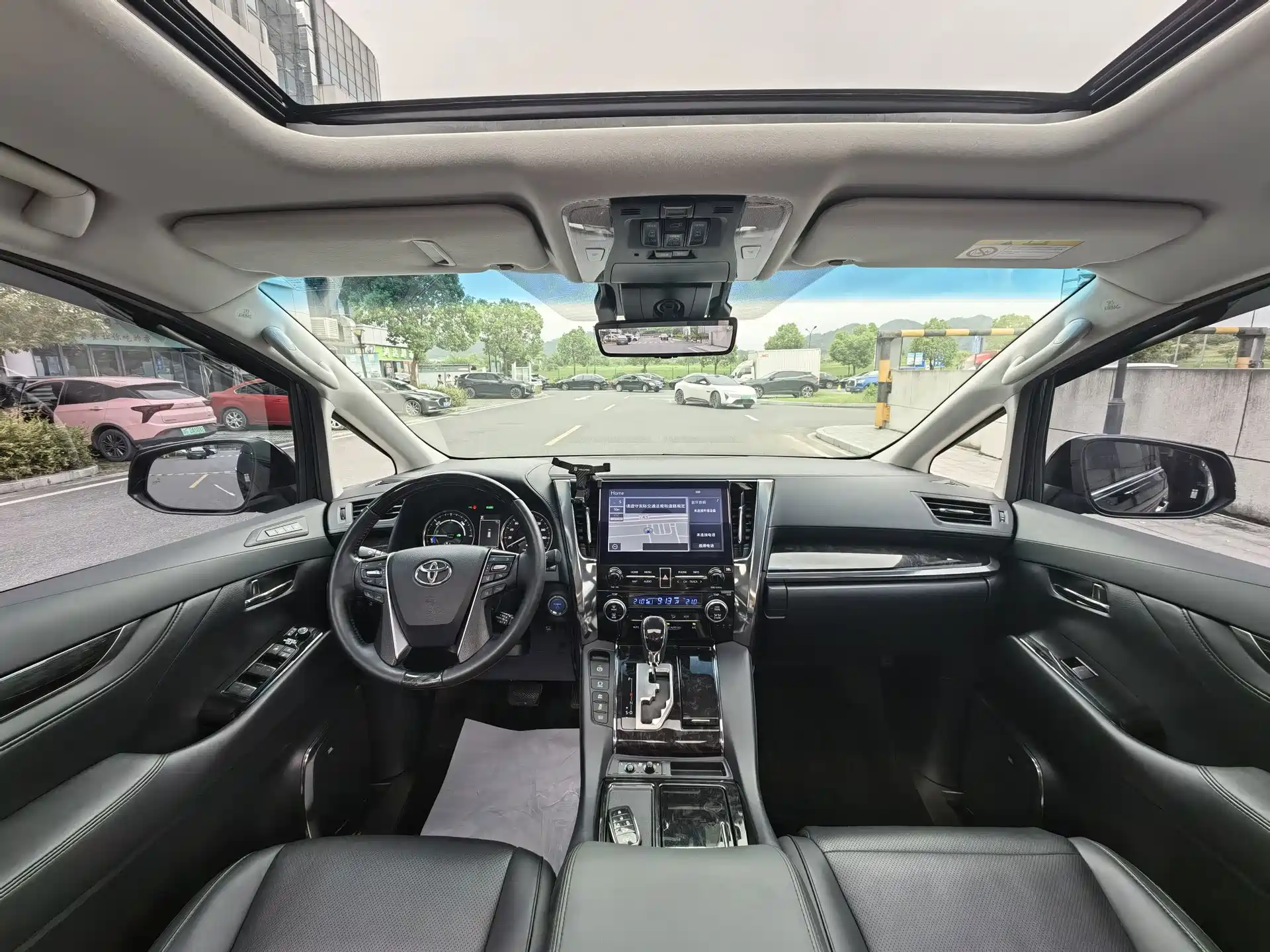 Фото 15 - Toyota Vellfire
