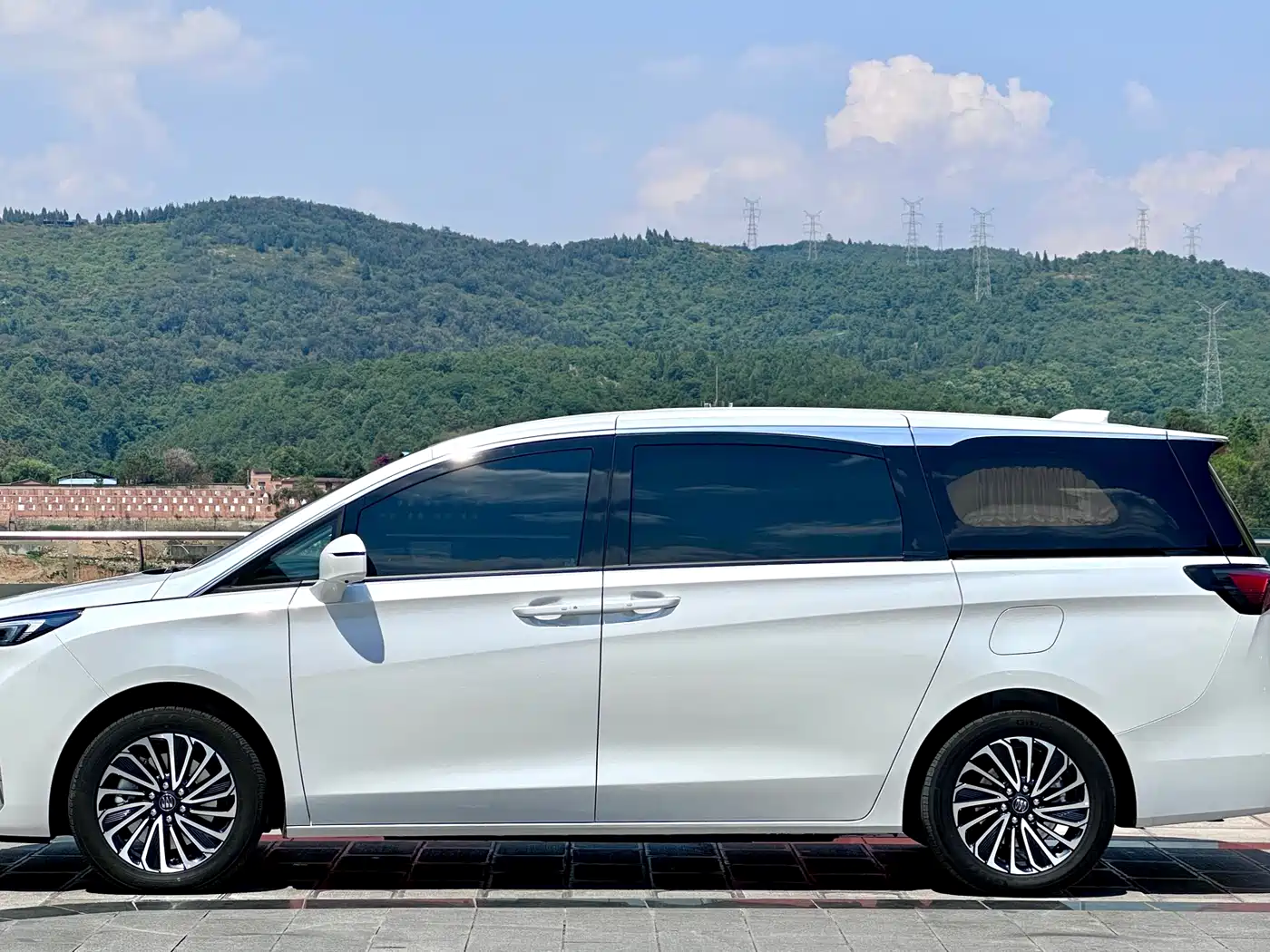 Buick GL8 New Energy 2025 Land Honor Premium Edition 7-Seater фото 21