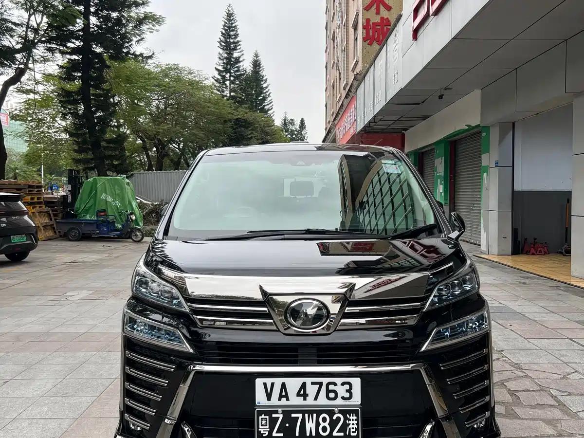 Toyota Vellfire фото 3