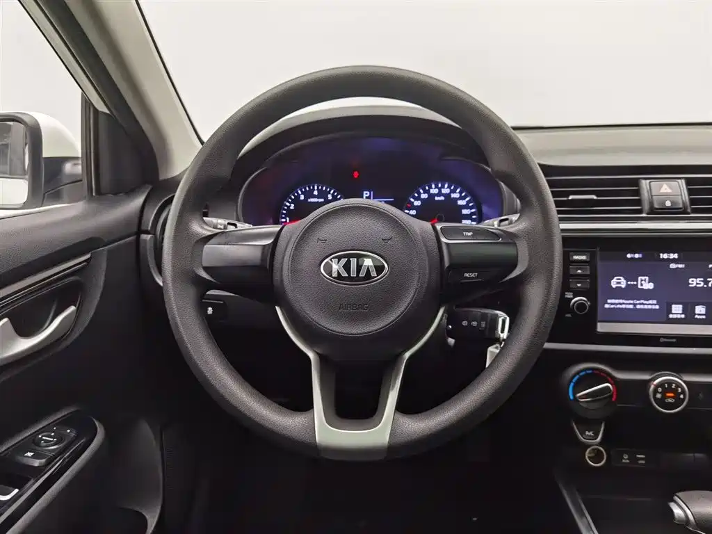 KIA K2