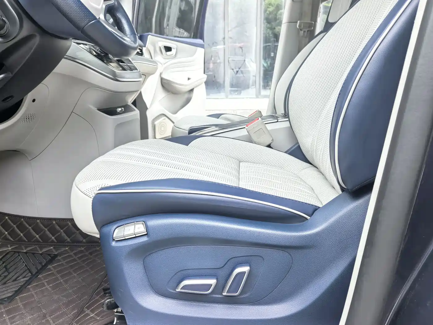 Roewe iMAX8 2022 2022 400TGI Ultimate Edition