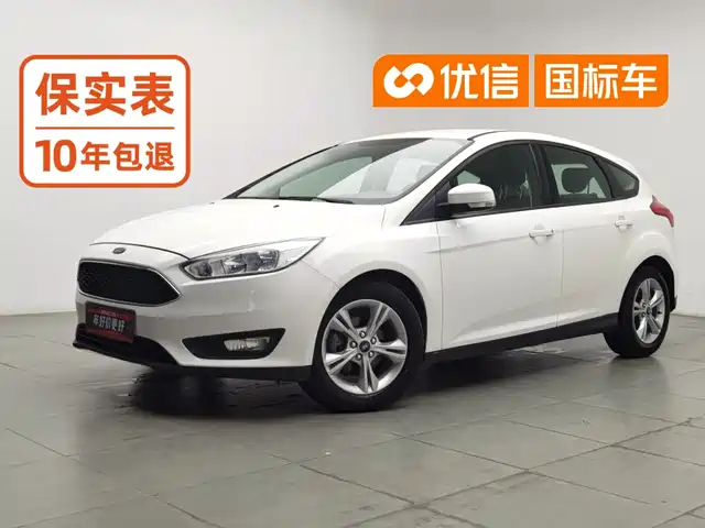 Ford Focus 2015 Hatchback 1.6L Automatic Comfort — фото 1