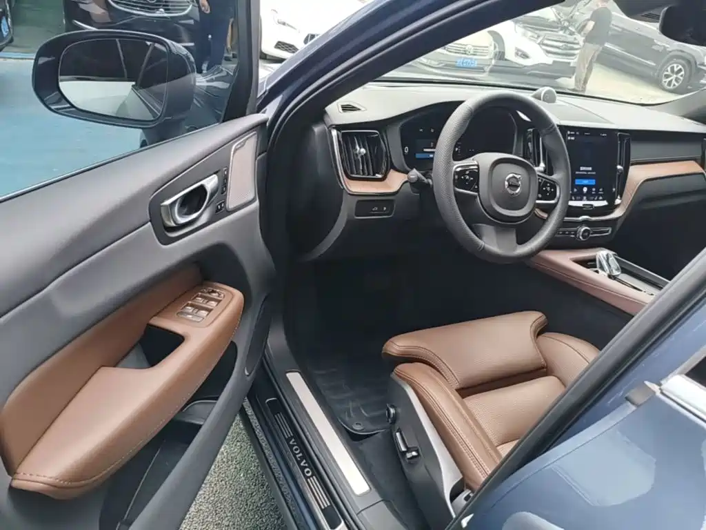 Volvo XC60 Plug-in Hybrid 2023 2024 T8 PHEV Long Range AWD Smart Elegance Luxury Edition