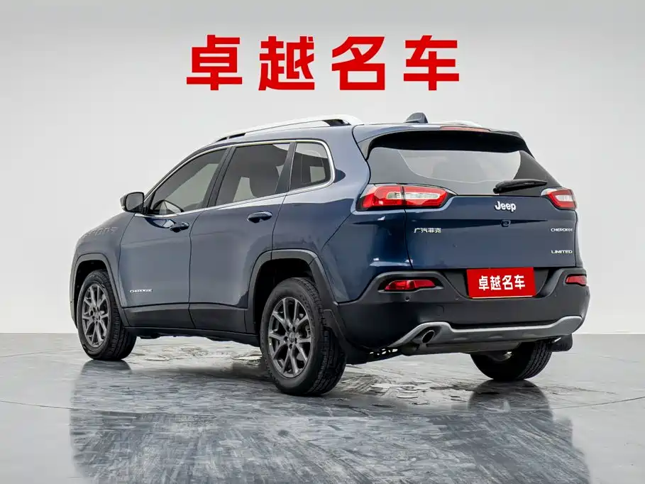 Photo 6 - Jeep Cherokee