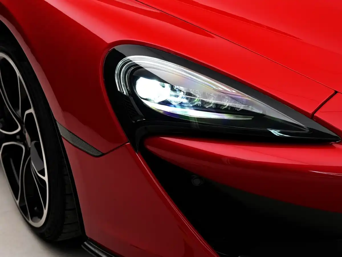 صورة 13 - McLaren 570