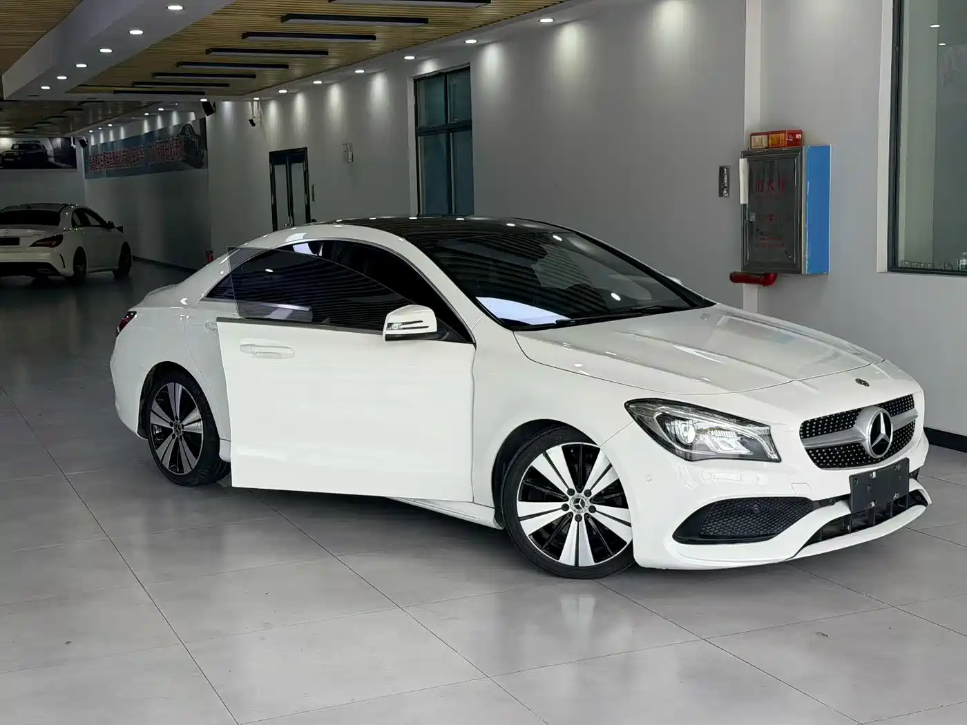 Mercedes-Benz CLA (Import) 2017 Facelift CLA 200 Style фото 2