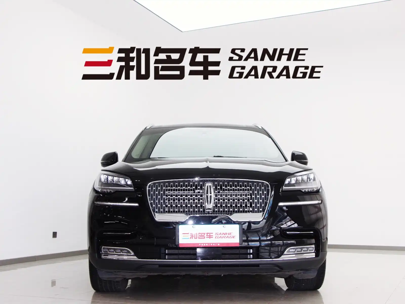 Фото 2 - Lincoln Aviator
