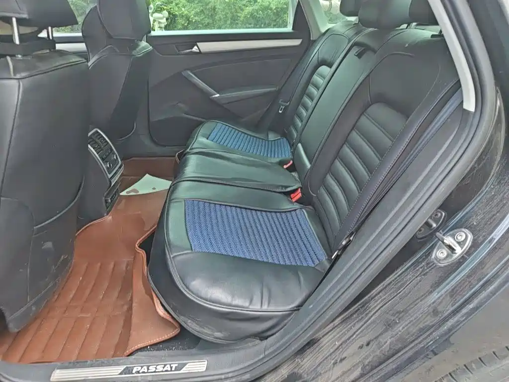Photo 13 - Volkswagen Passat